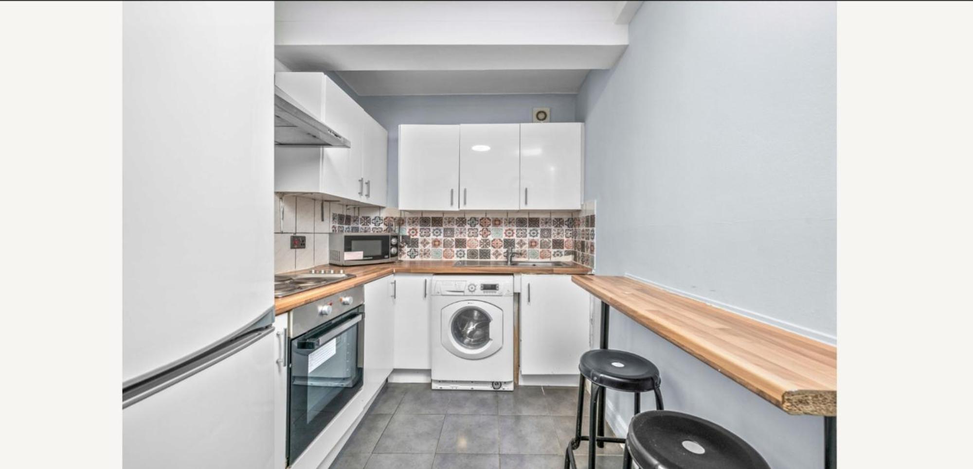 2 Bed Flat In * London