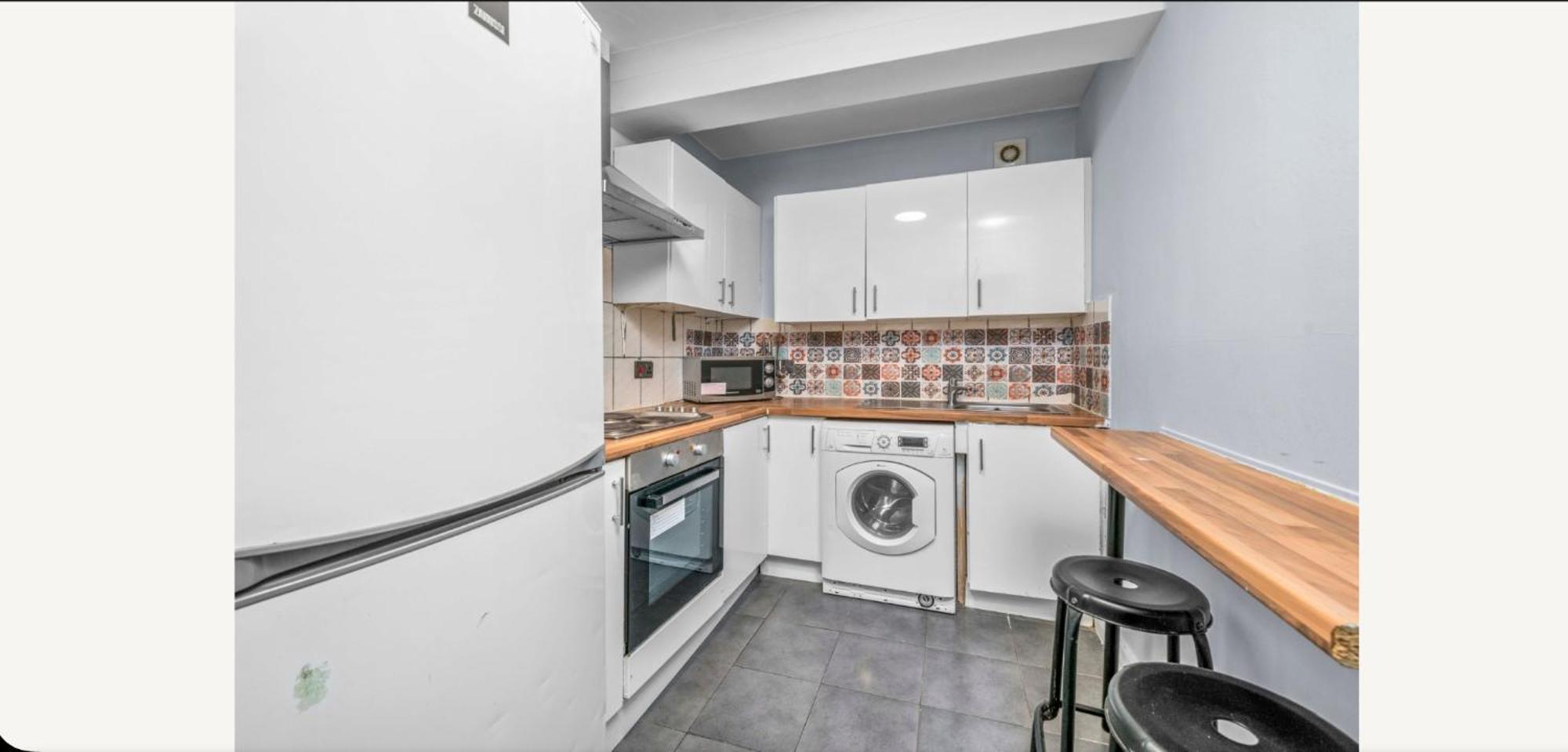 2 Bed Flat In London