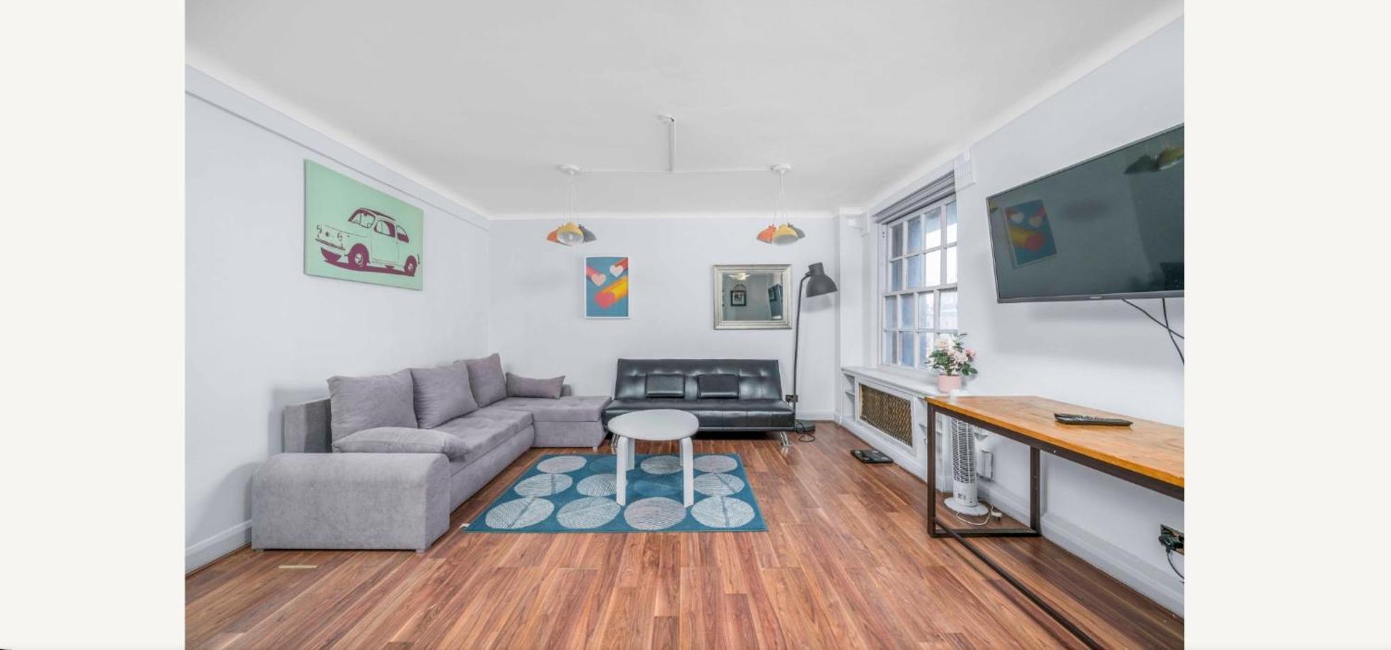 2 Bed Flat In Apartment *